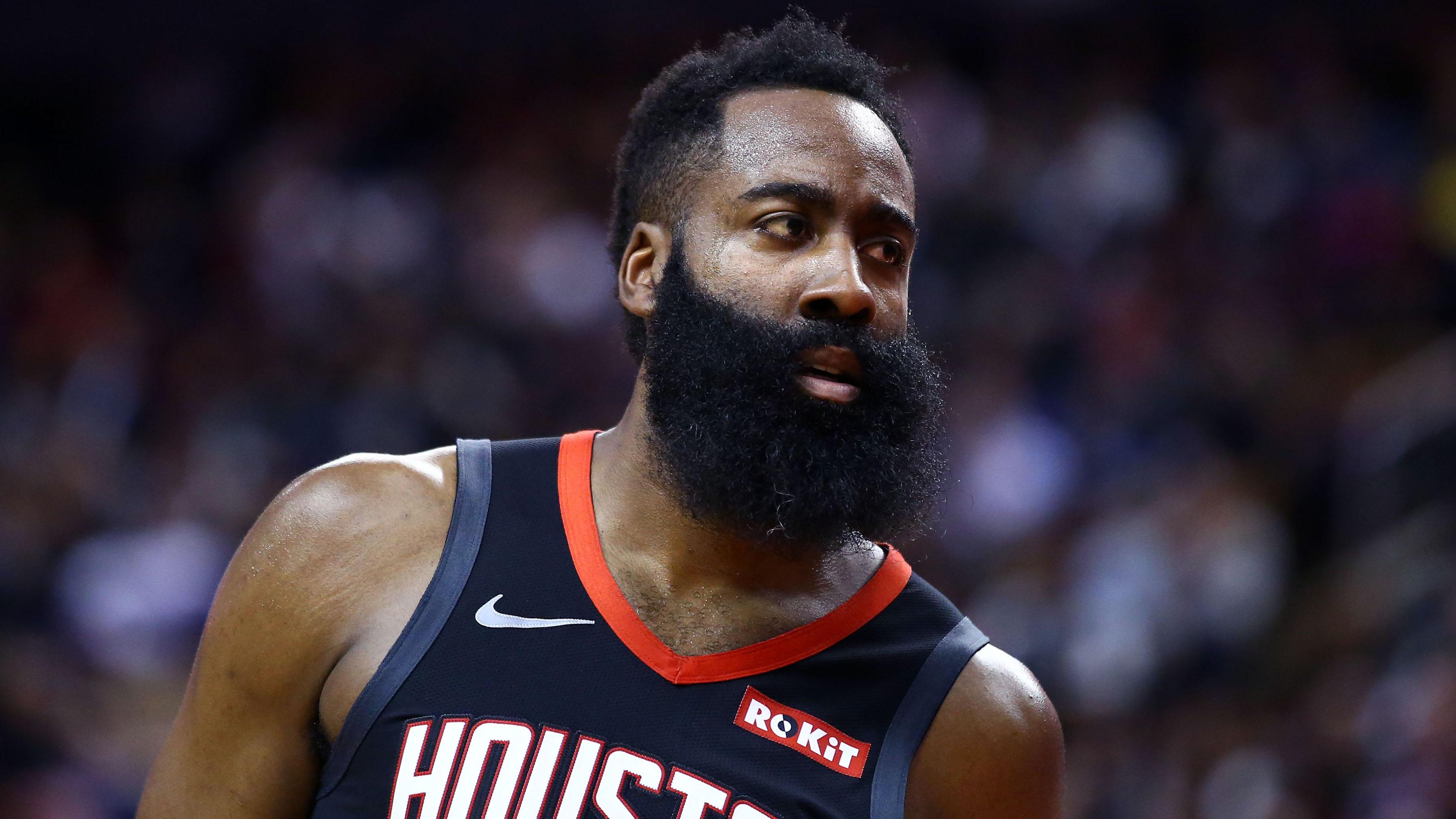 B席：感觉对阵皇马都快像打联赛了，来伯纳乌从来不轻松（B席：和皇马交手都快成常态了，客战伯纳乌一向不轻松）