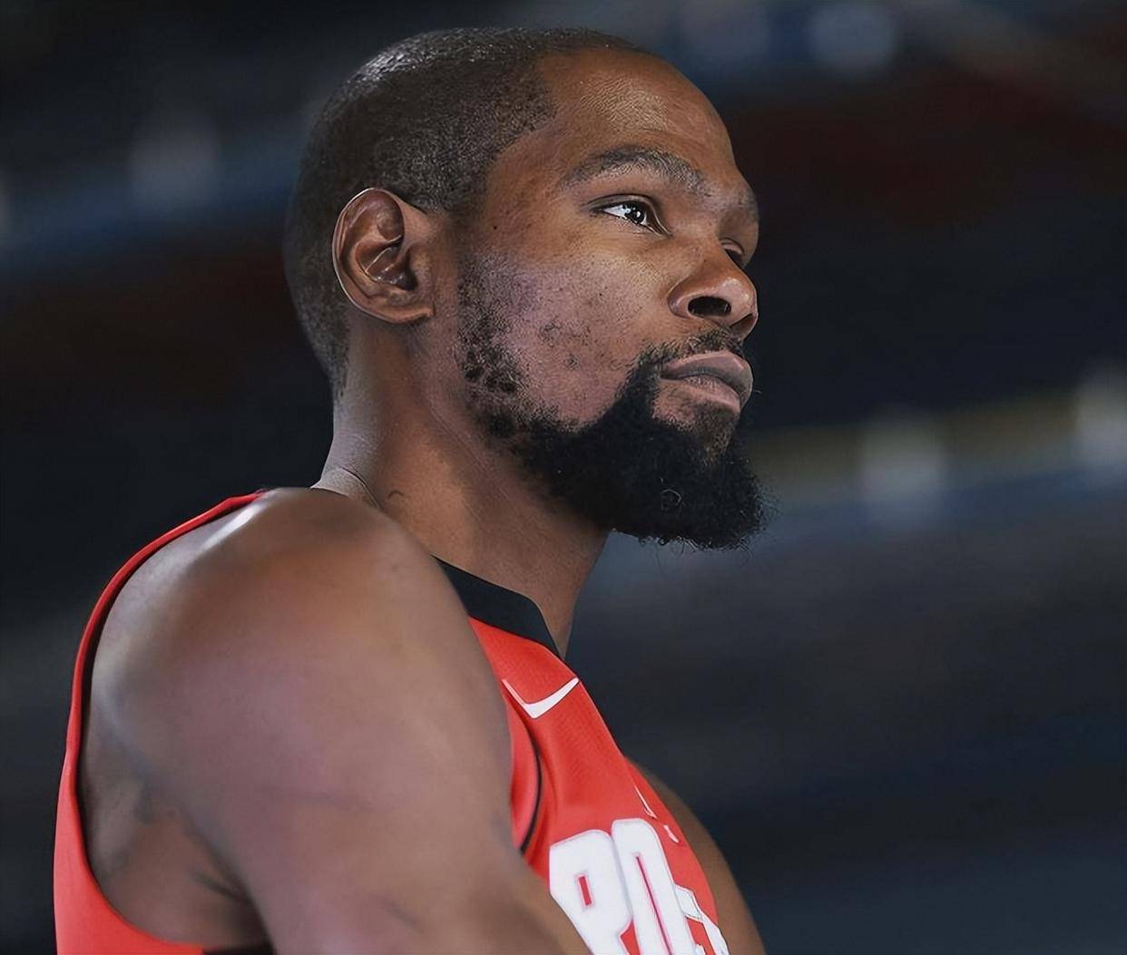 记者：卡马文加左脚踝轻微扭伤，将于周六接受进一步检查（记者称卡马文加左脚踝轻度扭伤，周六将接受进一步检查）