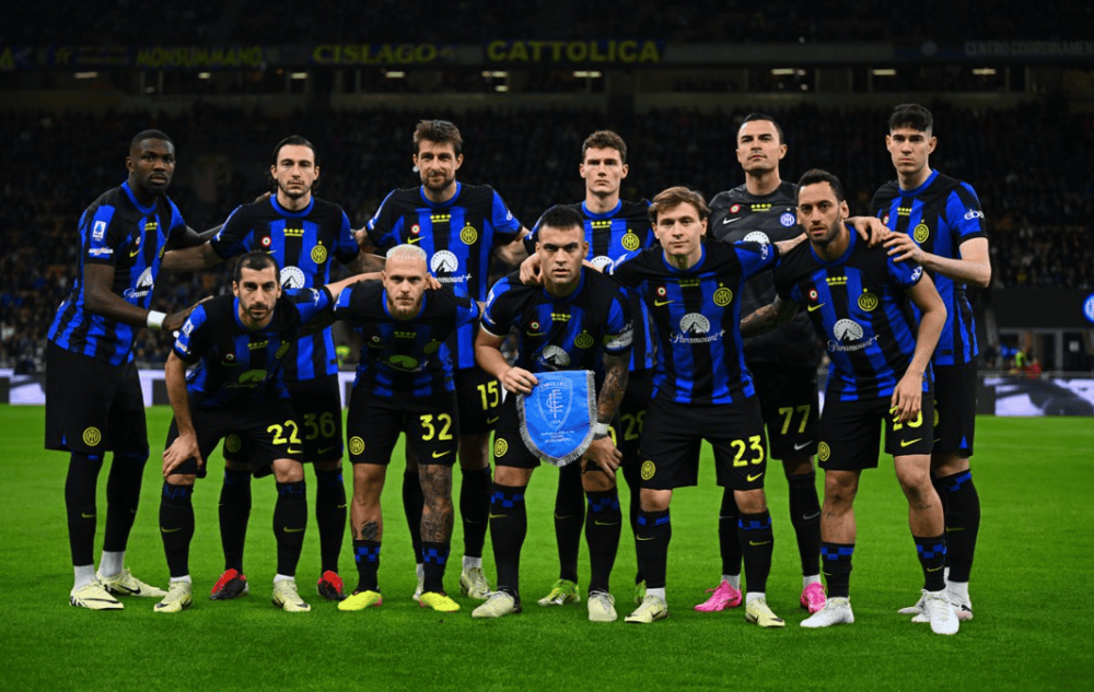 特雷·杨暖心圣诞惊喜：为轮椅小球迷改造房屋便捷性&DIY专属卧室（特雷·杨送上圣诞暖礼：为轮椅小粉丝升级无障碍家居并亲手打造专属卧室）