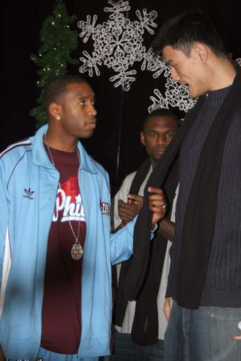 气温未降，“雪”先来了？杭州桐庐滑雪场“开板”，半个月后还有“夜滑”（气温不降雪先至：杭州桐庐滑雪场开板，半月后加开夜滑）