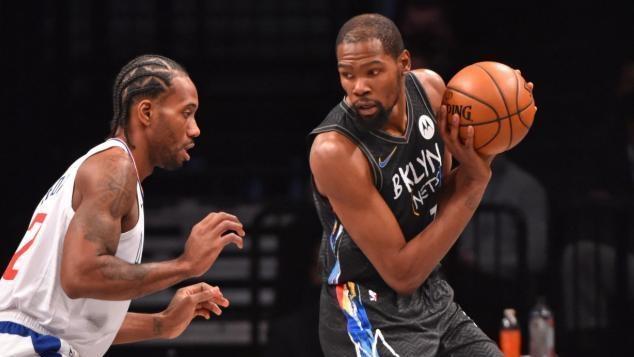 雷霆队遭遇马刺三杀，球队士气受挫（雷霆被马刺三度击败，球队士气低迷）