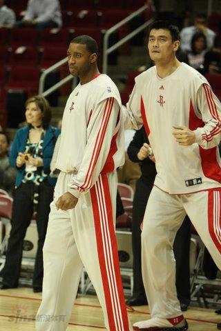 多纳鲁马身价上涨500万至4500万欧，领跑世界门将身价榜（多纳鲁马身价升至4500万欧，涨500万登顶全球门将身价榜）