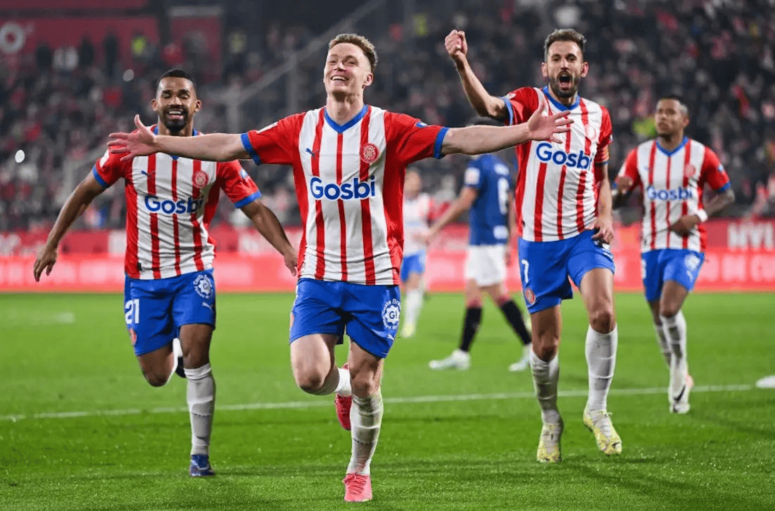 赵鹏：蒋4朱5是国内顶级中卫，但他俩搭配踢亚冠还是太吃力了（赵鹏评蒋4朱5：国内顶级中卫搭档，踢亚冠仍显吃力）