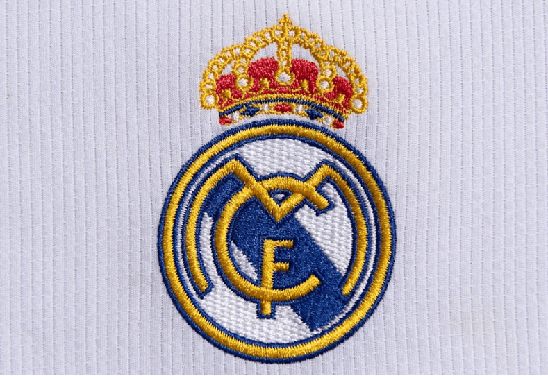 杨溢打出战略性意义！连进三分+灵活组织，解压徐杰并盘活胡明轩（杨溢展现战略价值：连中三分+灵活调度，分担徐杰压力并激活胡明轩）