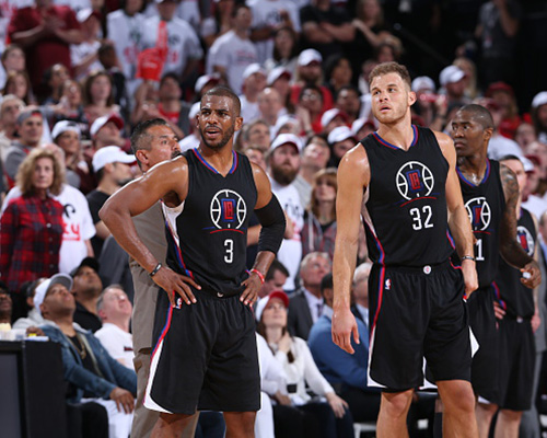 英超前瞻：利兹联连场不胜跌入降级区，维拉赛季客战成绩不佳（英超前瞻：利兹联不胜滑入降级区，阿斯顿维拉本季客场乏力）