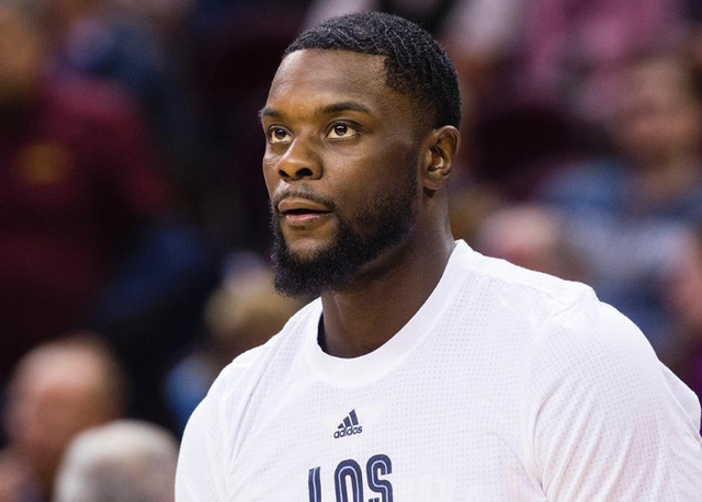 拜仁官方：门将诺伊尔在对阵美因茨比赛中右腿肌肉纤维撕裂（拜仁官宣：诺伊尔在对阵美因茨时右腿肌肉纤维撕裂）